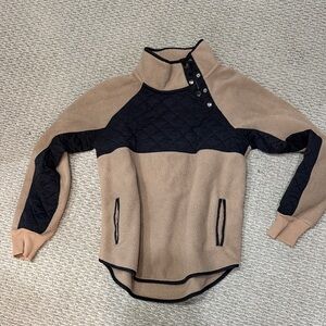Abercrombie & Fitch Tan and Black Quilted Fleece